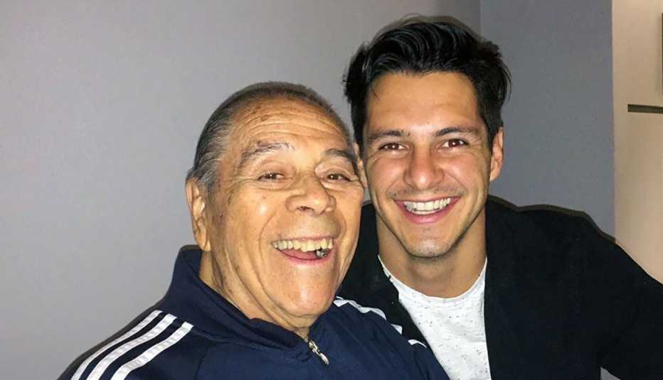 Lucho Gatica y su nieto Carlos Gatica