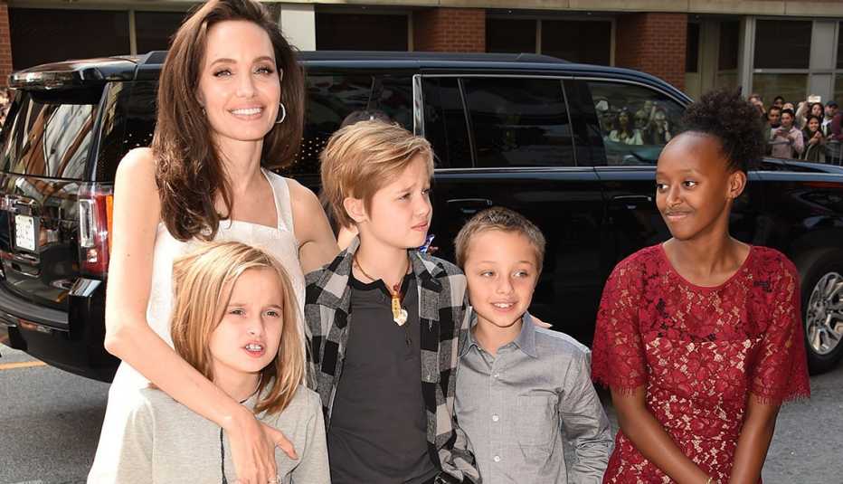 Angelina Jolie with Vivienne Jolie-Pitt, Shiloh Jolie-Pitt, Knox Leon Jolie-Pitt, and Zahara Jolie-Pitt