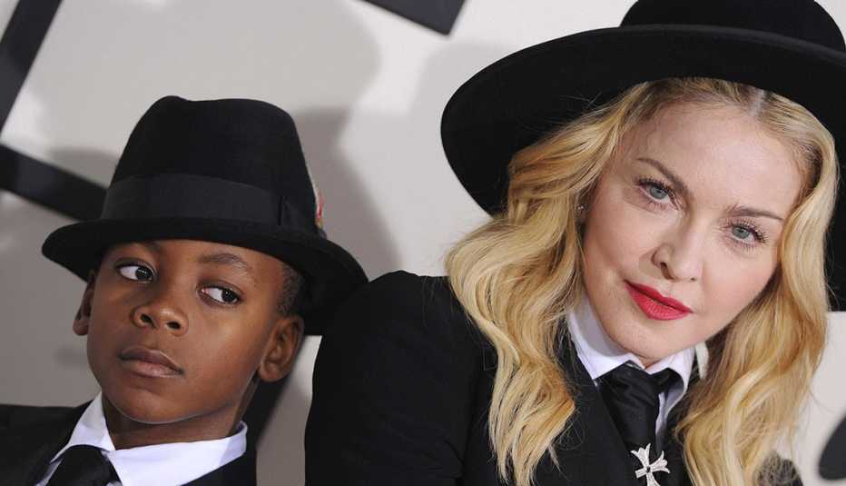 Madonna con su hijo David Banda