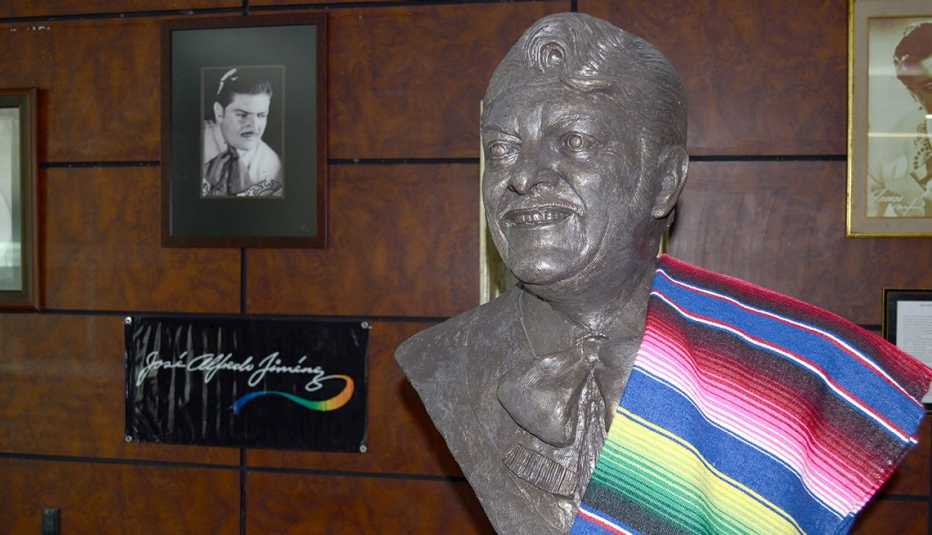 Busto de tributo a José Alfredo Jiménez