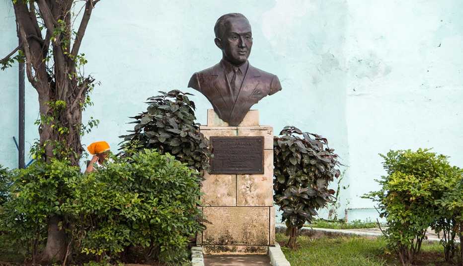 Estatua en tributo al cantante Pedro Vargas