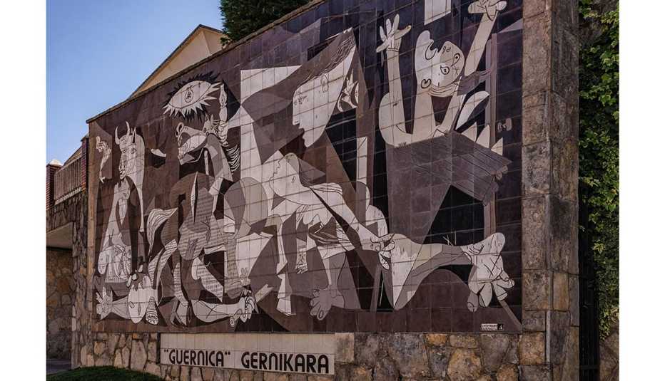 Reproducción en una pared del Guernica, de Pablo Picasso