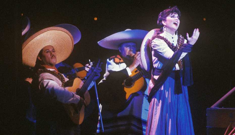 Linda Ronstadt cantando con Mariachi, 1988