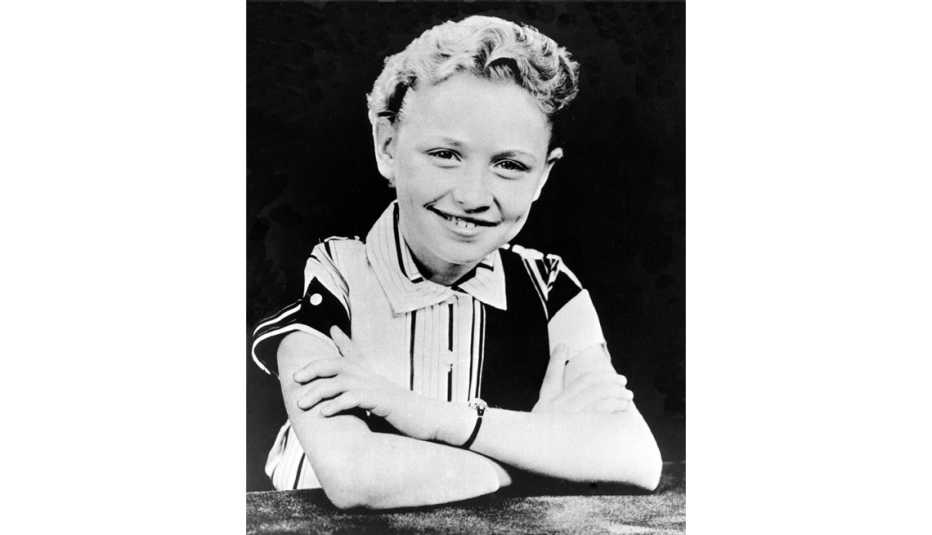 Dolly Parton, a los 9 años, posa para un retrato en Tennessee en 1955.