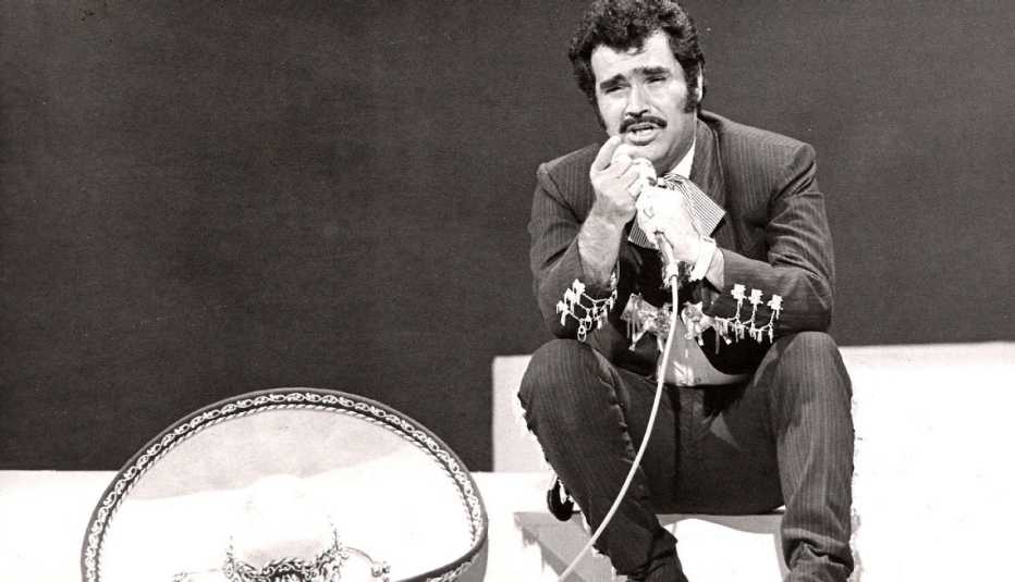 Vicente Fernández en una de sus múltiples cintas que rodó en el 1979 en México.