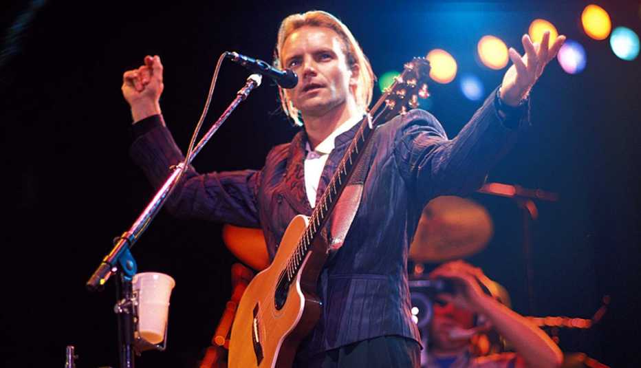 Sting durante el Concierto de Amnistía de 1988 en Los Ángeles, California.