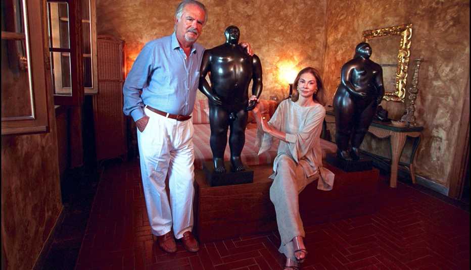 Fernando Botero y su esposa, Sophia Vari, en su casa de Italia en el 2001. 