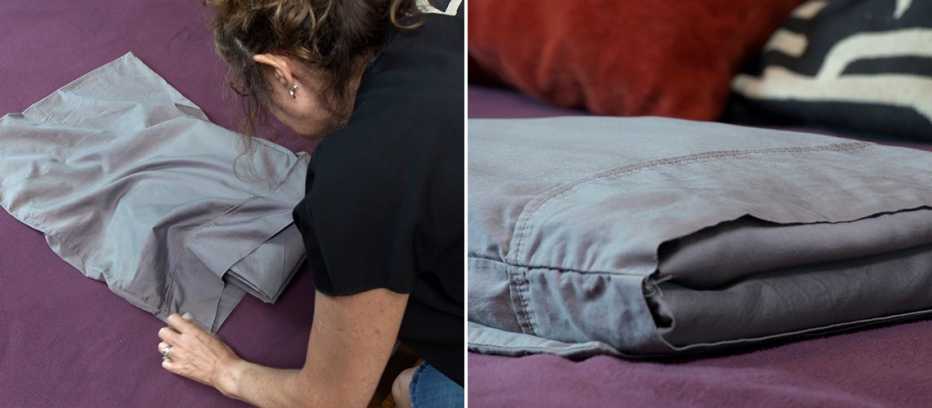 Mujer desliza las sábanas dobladas dentro de una de las fundas de almohada