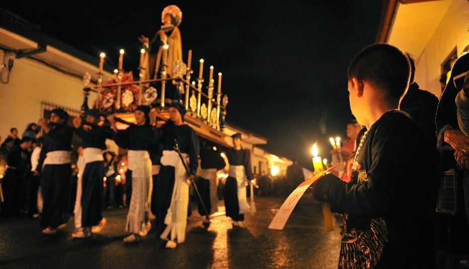 Boy Procession Night, Semana Santa, una tradición de fe