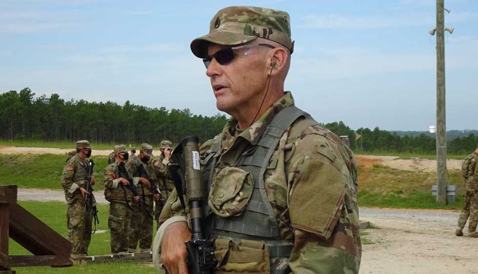 Monte Gould uniformado durante un entrenamiento militar
