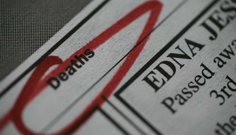 Imagen de una página de un obituario de un periódico con la palabra en inglés "Deaths" encerrada en un círculo