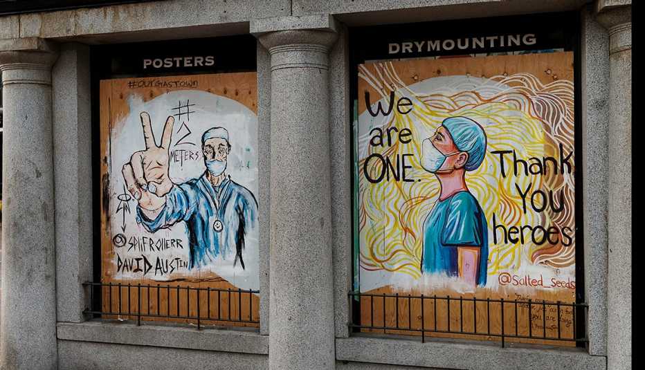 Mural en honor a los doctores que enfrentan el coronavirus. Vancouver, Canadá