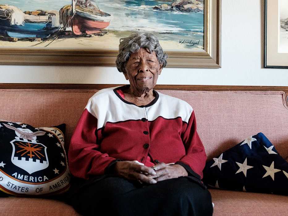 Fannie Griffin McClendon, de 103 años, veterana del Batallón 6888, se convirtió en una comandante del Ejército.  