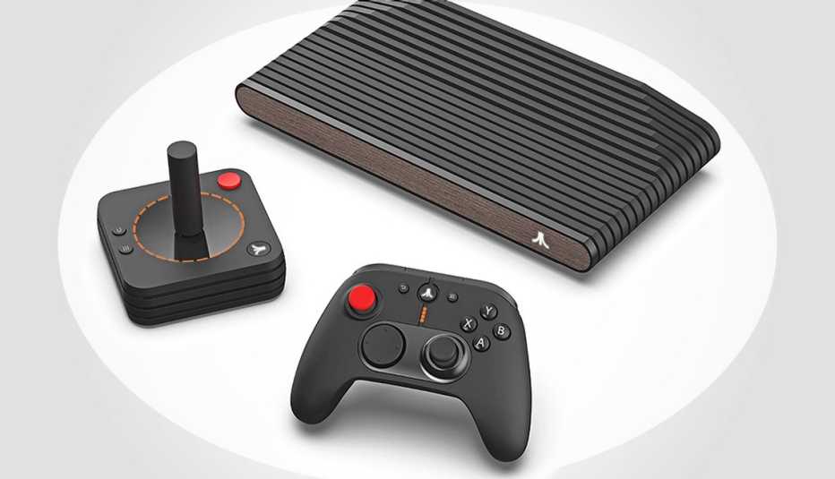 Consola de juegos Atari y dos controles