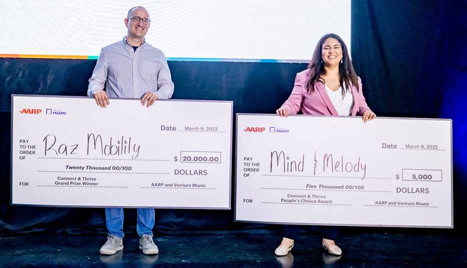 Robert Felgar, director ejecutivo de RAZ Mobility, y Christina Rodríguez de Mind&Melody