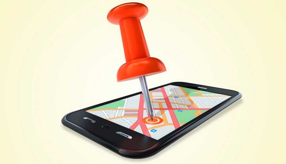 Un pin puesto sobre un mapa que se muestra en la pantalla de un teléfono móvil