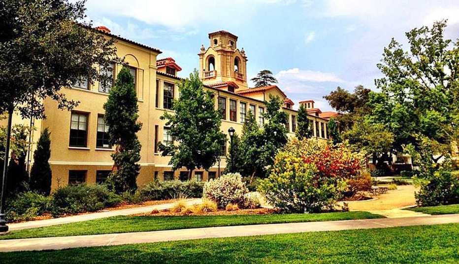 Fachada del Pomona College en Claremont, California