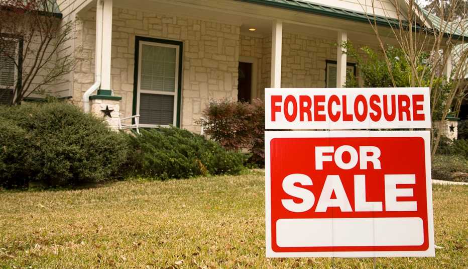 Casa con el letrero en ingés ejecución hipotecaria, se vende.