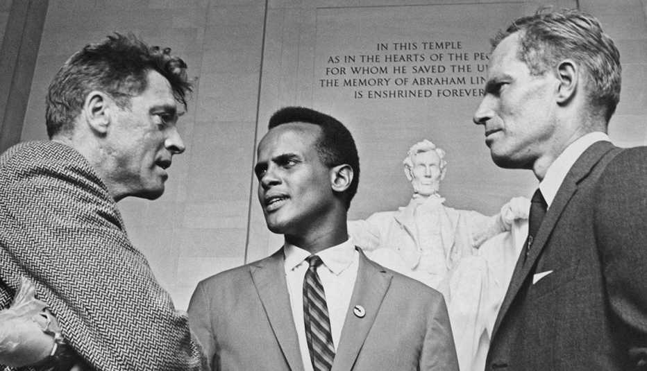 Los actores Burt Lancaster, Harry Belafonte y Charlton Heston