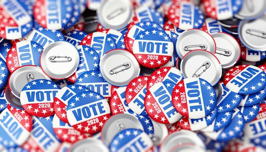 Botones promocionales relacionados con las elecciones del 2020 en Estados Unidos