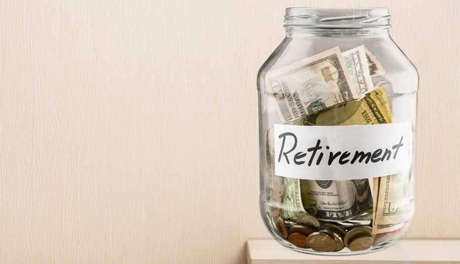 Frasco de ahorros para la jubilación