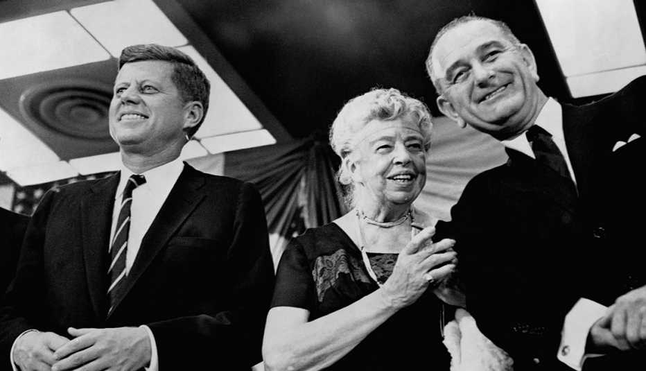 Kennedy junto a Elenor Roosevelt y Lyndon B Johnson