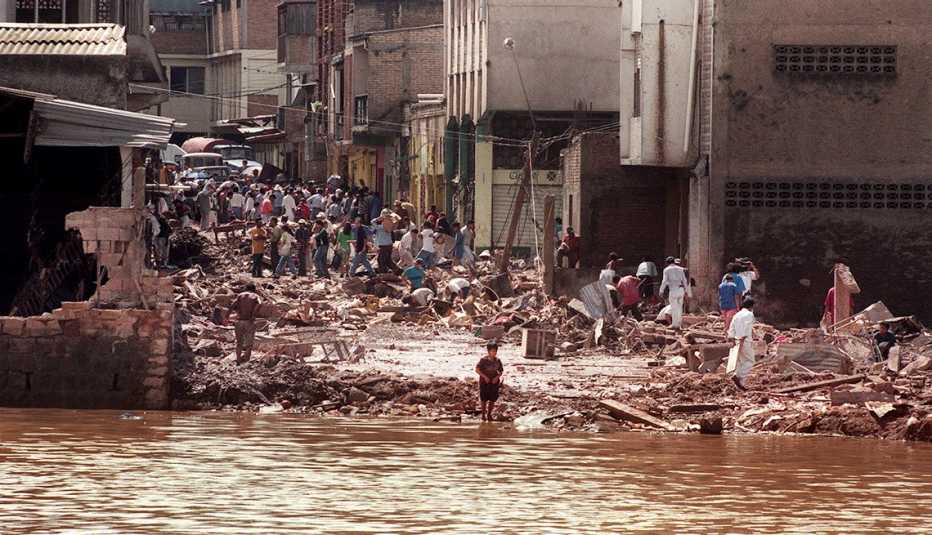 El huracán Mitch causó un daño extremo en Honduras, Guatemala y Nicaragua en 1998
