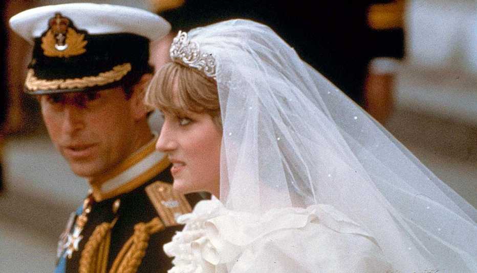 Lady Diana y el príncipe Carlos el día de su boda