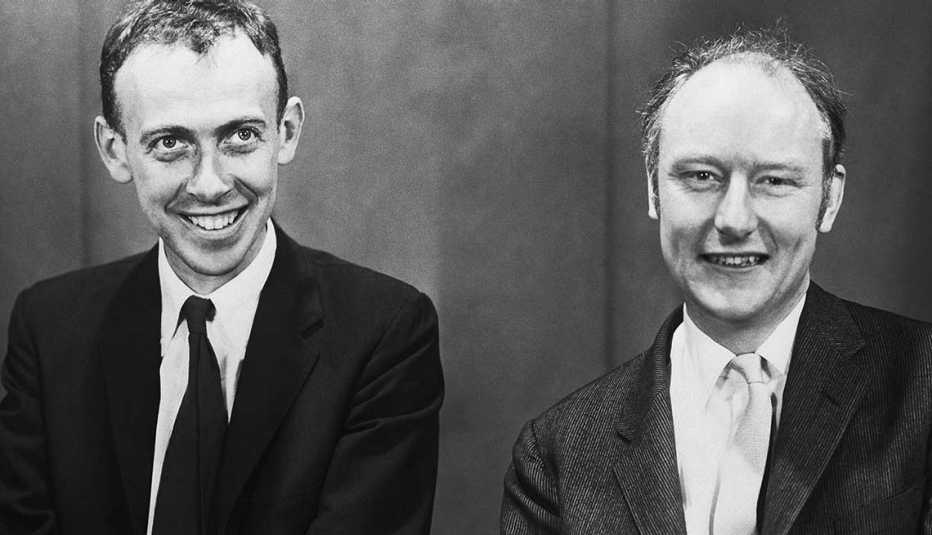 James Watson y el británico Francis Crick descubren la estructura del ADN