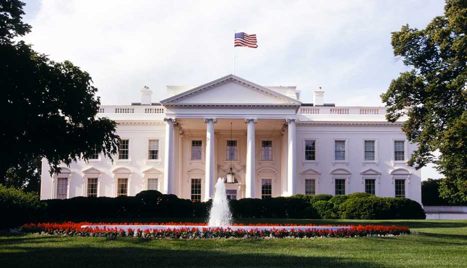 Imagen frontal de la Casa Blanca en Washington DC.