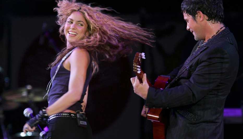Los cantantes Shakira y Alejandro Sanz
