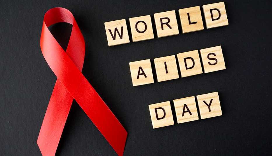 Una cinta roja junto a un texto en inglés que dice World Aids Day