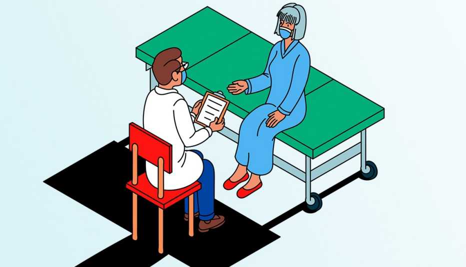 una persona sentada en una camilla hablando con un médico