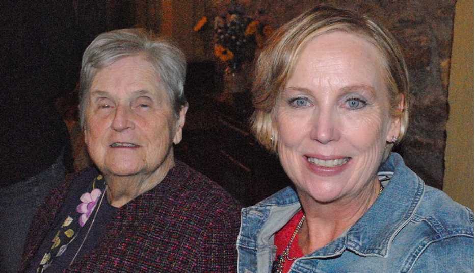 Mary Novaria con su madre, Ruth McAleer.