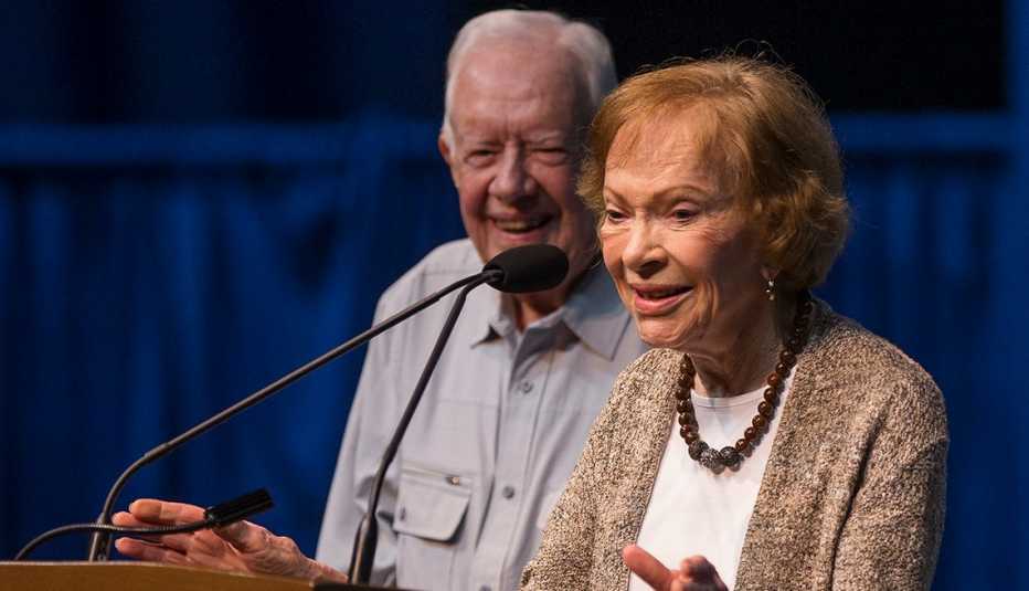 La ex primera dama Rosalynn Carter junto a su esposo, el ex presidente Jimmy Carter