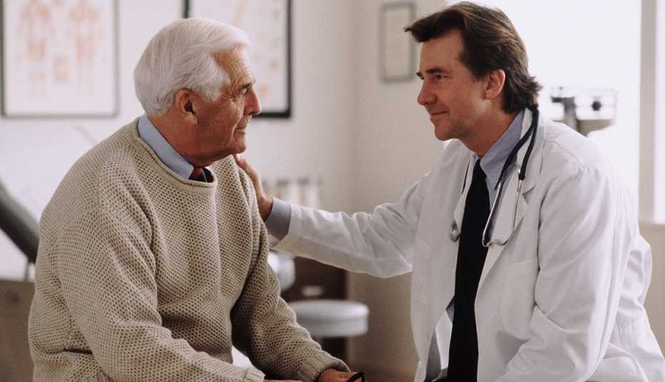 Paciente consultando a su médico