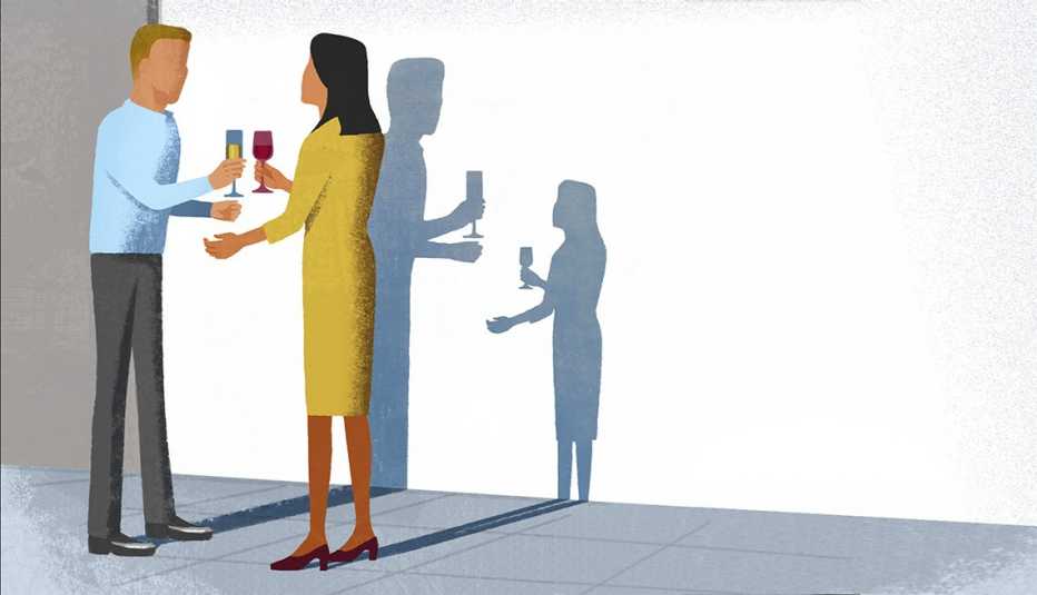 Hombre y mujer sin rostro entablan una conversación con bebidas en la mano