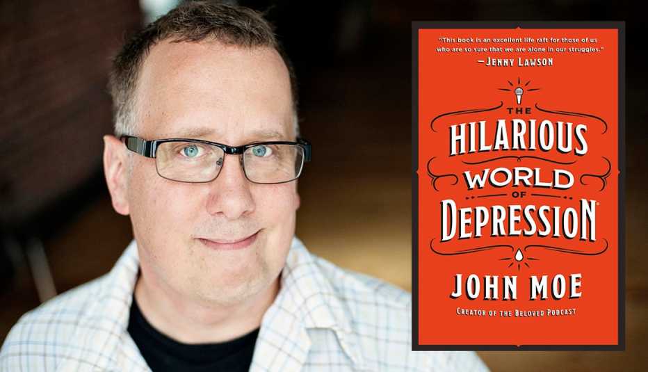 John Moe y la portada de su libro The Hilarious World of Depression.