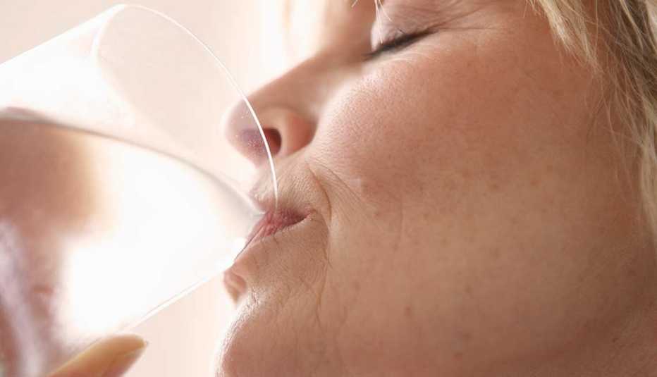 Dietary Guidelines Adults Drink Water ESP