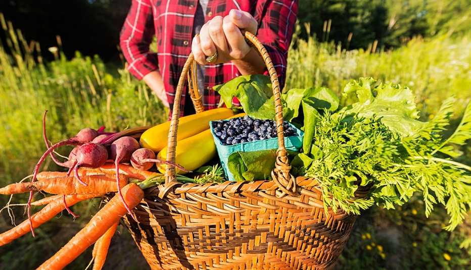 veggies, carrots, basket, hand, holding, food, that, improve, menopause