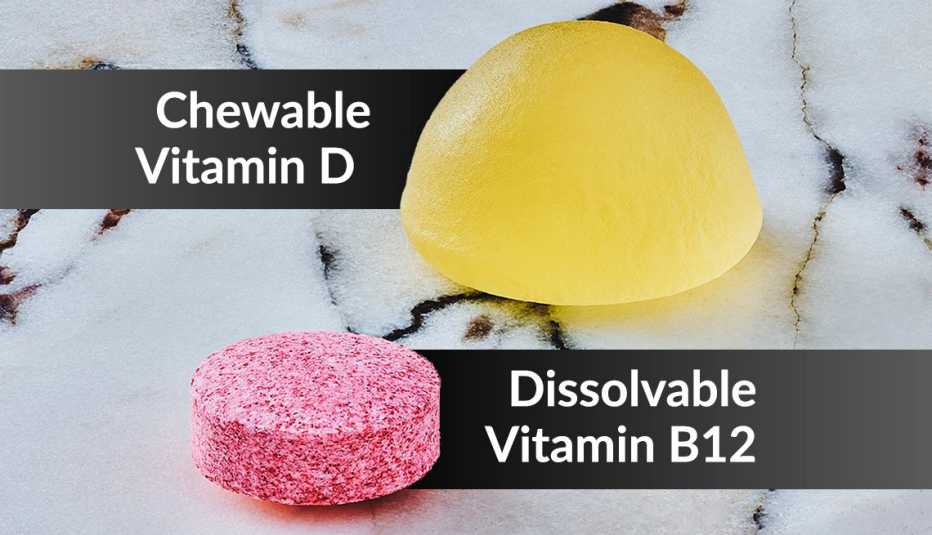 Foto de una vitamina D masticable y una vitamina B12 que se disuelve