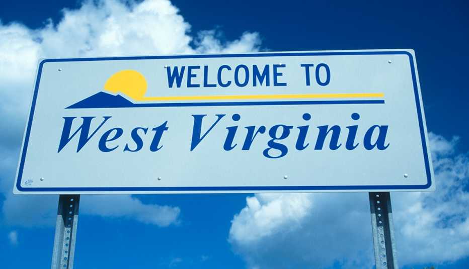Letrero en la carretera que dice bienvenidos a West Virginia