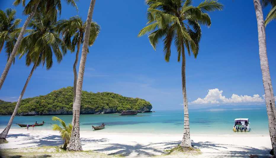 Prístinas playas de arena blanca, palmeras y aguas cristalinas de Koh Samui, Tailandia