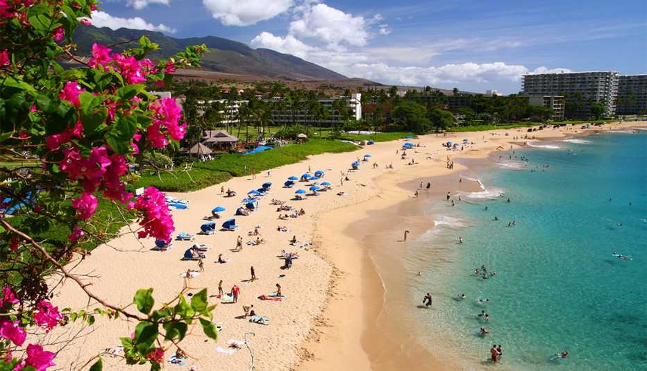 Vista de la playa dese un hotel frente al mar en Maui