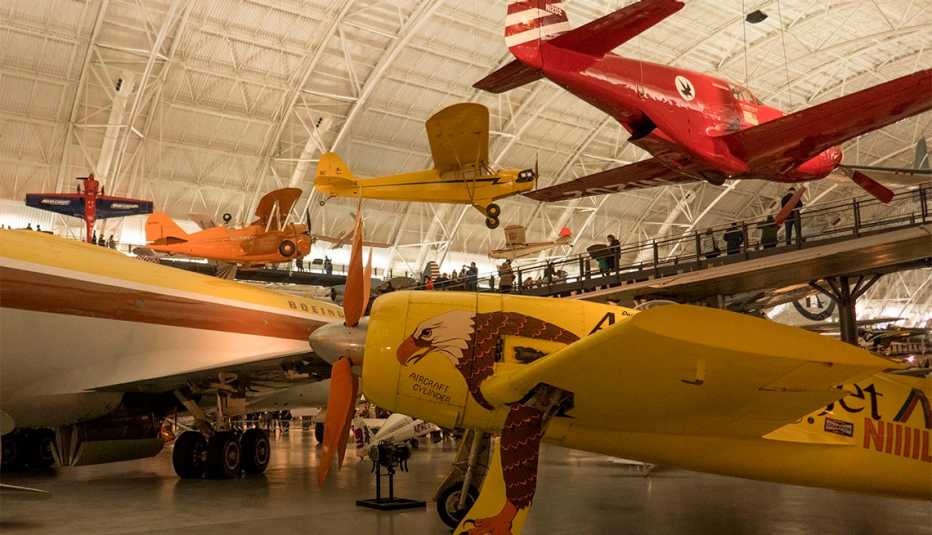 Aviones expuestos en el Museo del Aire y el Espacio de Udvar-Hazy