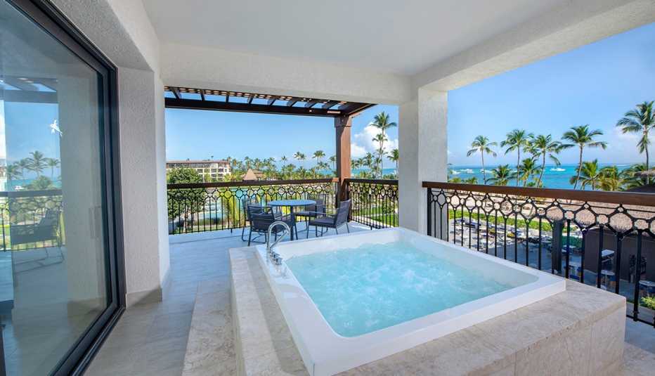 Los huéspedes del Lopesan Costa Bávaro Resort, Spa & Casino pueden disfrutar de una piscina privada