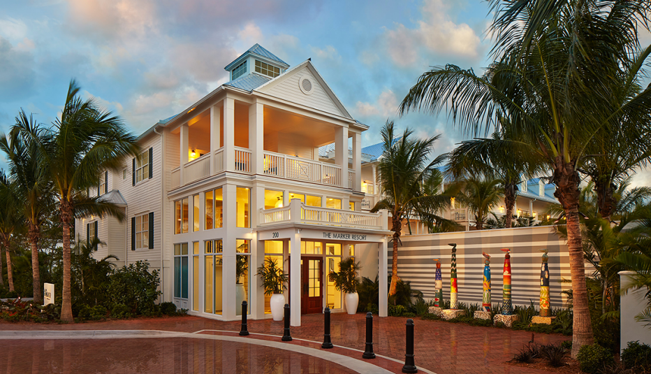 Exterior de The Marker Key West Harbor Resort al atardecer