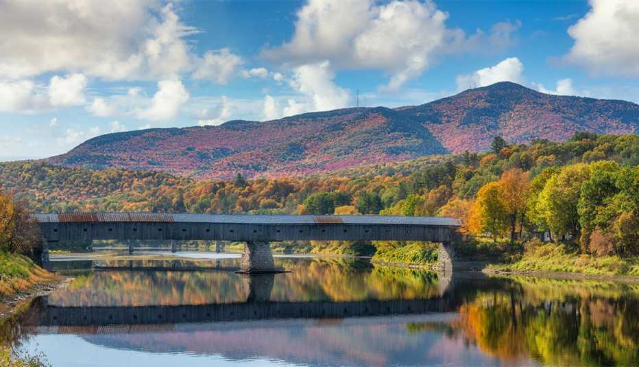 El histórico puente cubierto Cornish-Windsor en Nuevo Hampshire