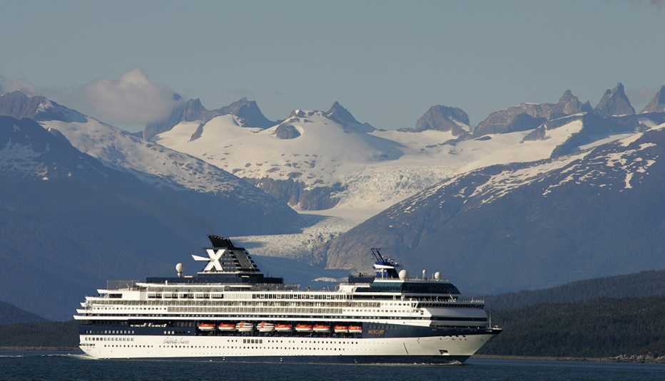 Crucero Mercury de Celebrity Cruises Reeder, Parque Nacional Glacier Bay, Alaska, Estados Unidos.