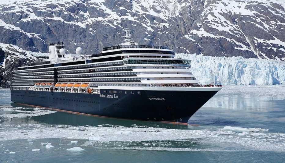 Holland America ofrece viajes en cruceros grandes en Alaska.
